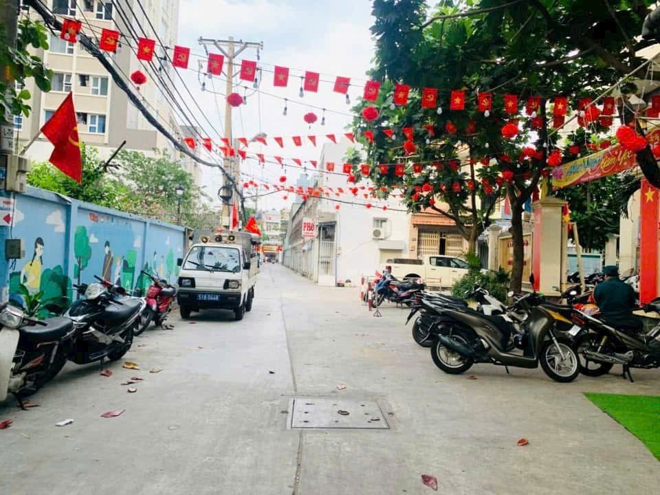 Bán Nhà Đẹp Ở Ngay Đường Xe Hơi Ngay UBND - P.14 - Q.6 - 45m² x 3 Tầng - Giá 5,5 Tỷ Dân Trí Cao - An Ninh - Đường Thông Chính Chủ Xây Kiên Cố - 4PN - 3WC