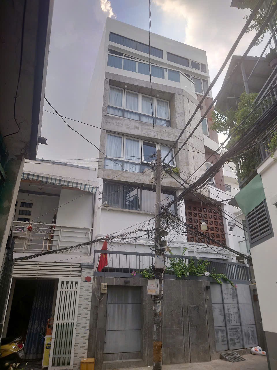 Bán Nhà Khu Phan Xích Long - Phú Nhuận - 90m²x 5 Tầng - Cho Thuê 800tr/Năm - Chỉ Hơn 13 Tỷ Có Sẵn Hợp Đồng Thuê Cố Định 10 Năm Nhà Ngang 7,5m Dài 12m