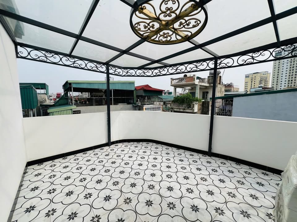Nhà đẹp full nội thất. Ngõ thông rộng,cách ô tô vài bước chân