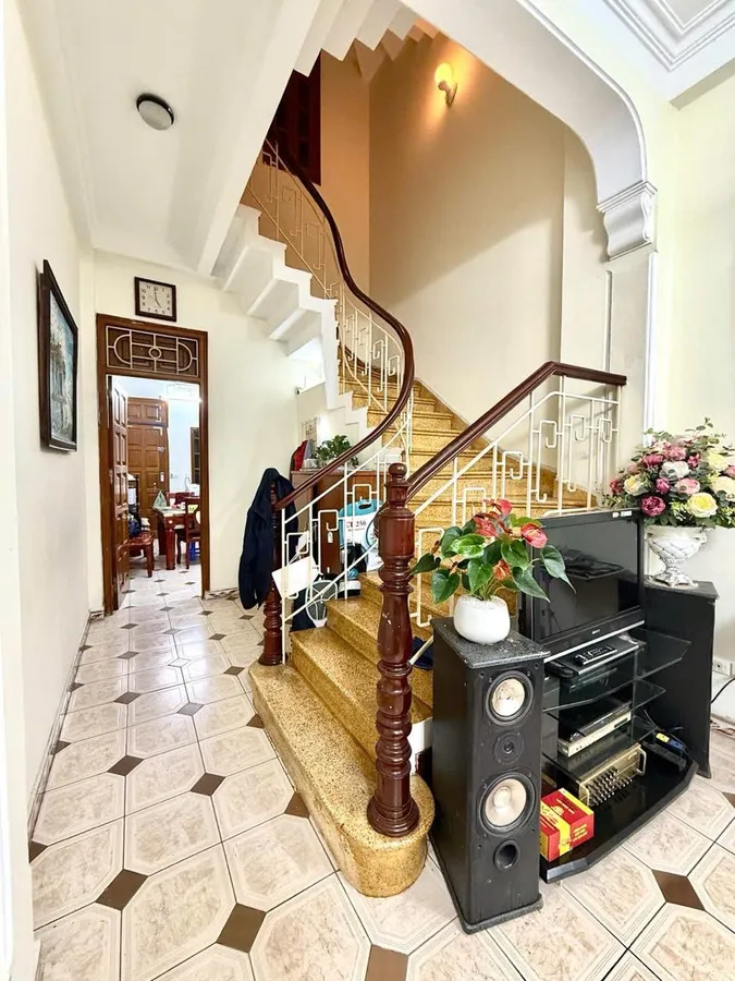 BÁN NHÀ PHÂN LÔ GIÁO VIÊN – GIẢNG VÕ, ĐỐNG ĐA ✨ 2 MẶT NGÕ THOÁNG TRƯỚC SAU – Ô TÔ ĐỖ CỬA – CÁCH PHỐ CHỈ 5M ✨ Giá: 13.6 Tỷ | Diện tích: 53m² | 4 tầng