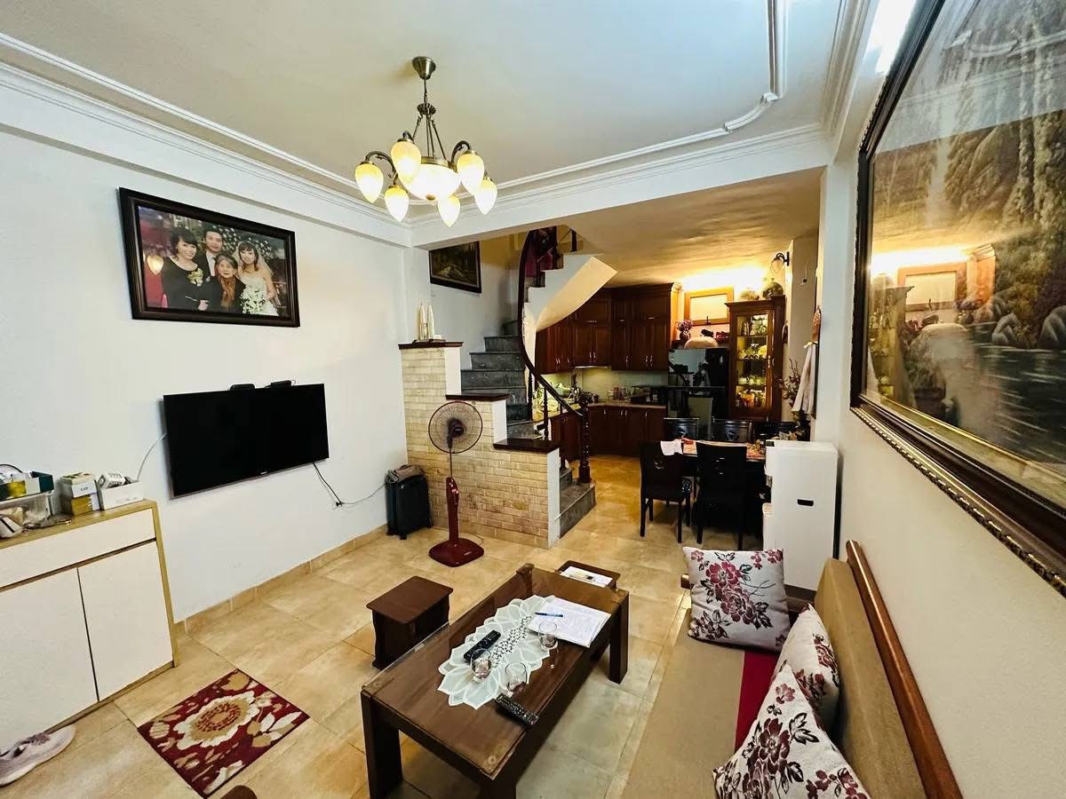 Bán nhà mặt phố Phan Đình Phùng DT 40m,5 tầng ,MT hơn 4M ,khu VIP Quân Đội giá chào cực tốt.