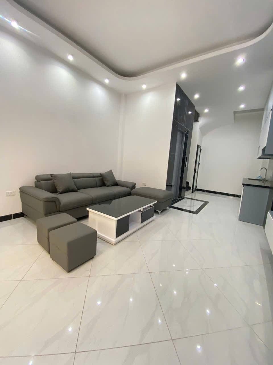 NHÀ ĐẸP MỚI KÍNH KOONG - 6 TẦNG THANG MÁY- GIẾNG TRỜI THOÁNG SÁNG - GẦN PHỐ