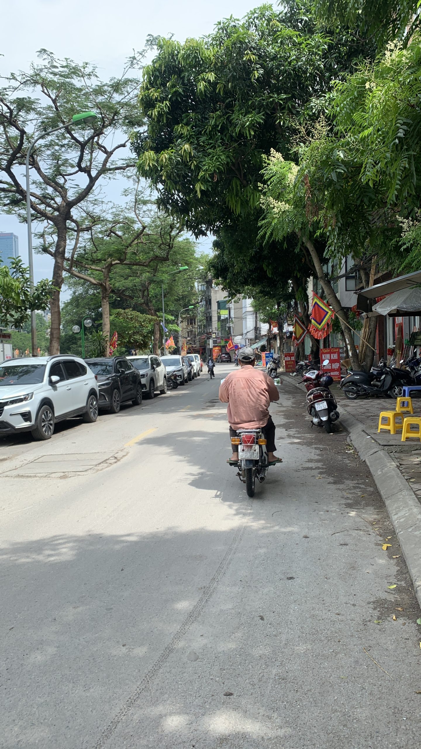 HÀNG HIẾM MẶT PHỐ NGUYỄN ĐÌNH HOÀN-CẦU GIẤY