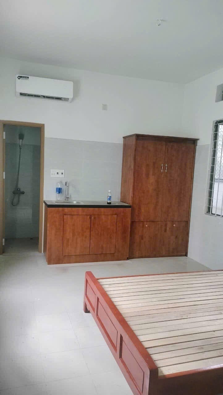 ► Nhà gần MT Lý Thường Kiệt, 106m2, 3 tầng, 11 phòng kinh doanh, 6.2 tỷ