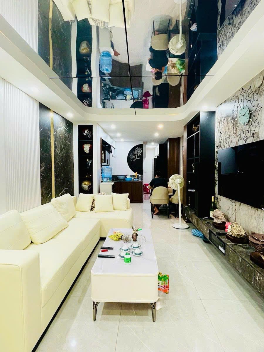 SIÊU PHẨM QUẬN CẦU GIẤY - 10m RA MẶT PHỐ - KHU VỰC HIẾM NHÀ BÁN - PHÂN LÔ QUÂN ĐỘI.