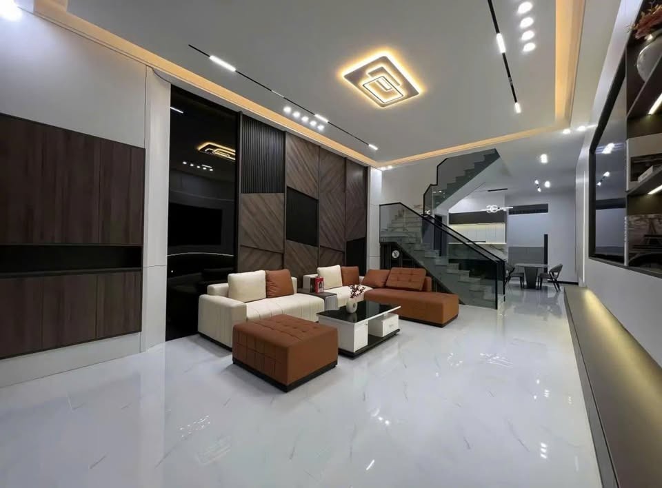 NHÀ TÂN KIỂNG QUẬN 7 - CỰC HIẾM NGANG 8M - XE HƠI NGỦ TRONG NHÀ - CHỈ 15 TỶ