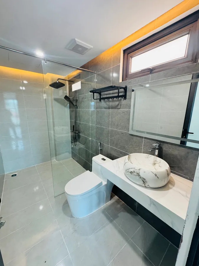 ❇HIẾM ĐỨC GIANG, NGUYỄN VĂN CỪ, NHÀ XÂY MỚI, 6 TẦNG LÔ GÓC, NỞ HẬU, Ô TÔ VÀO NHÀ, NGÕ THÔNG - CẠNH UBND QUẬN, BV ĐỨC GIANG