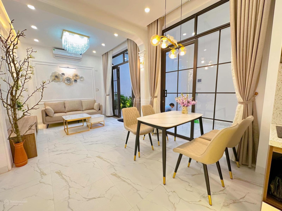 Bán nhà Hoàng Liệt DT 50m2 x 5 tầng, giá 7.8 tỷ, ngõ rộng, gần đường, đẹp, ở luôn