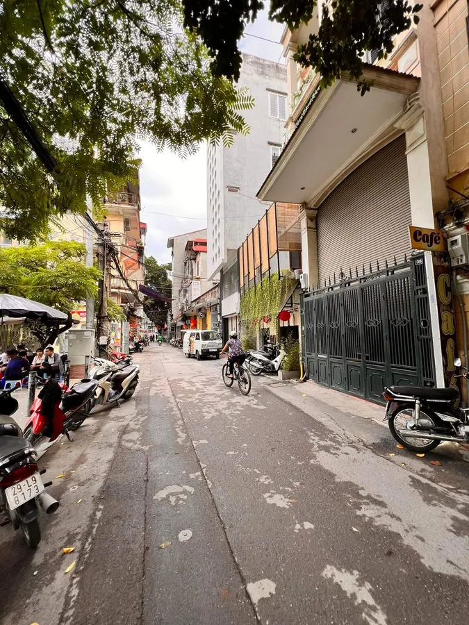 MẶT NGÕ 68 CẦU GIẤY KINH DOANH SẦM UẤT NGÕ THÔNG Ô TÔ VÀO NHÀ