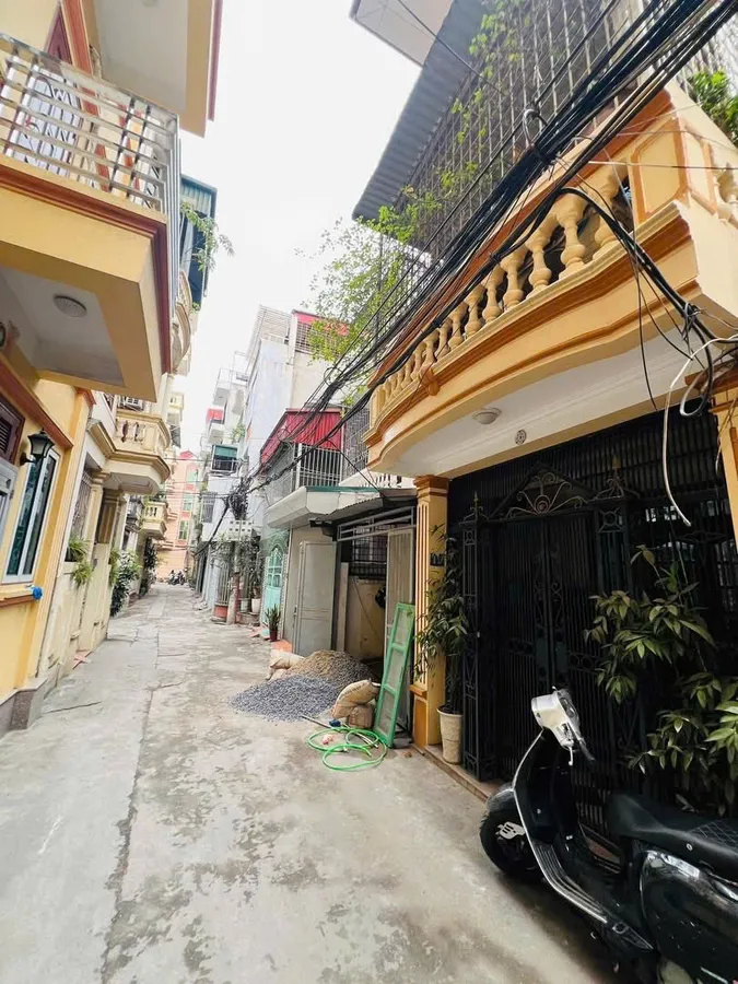 QUAN HOA CẦU GIẤY -VỊ TRÍ ĐẸP -Ô TÔ 7 CHỖ QUA -NHÀ DÂY XÂY 3 TẦNG CHẮC CHẮN -2 MẶT CỰC THOÁNG-NHỈNH 13 TỶ