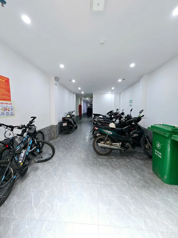 TÒA CHDV CẦU GIẤY 6 TẦNG THANG MÁY 18 PHÒNG 2 THOÁNG