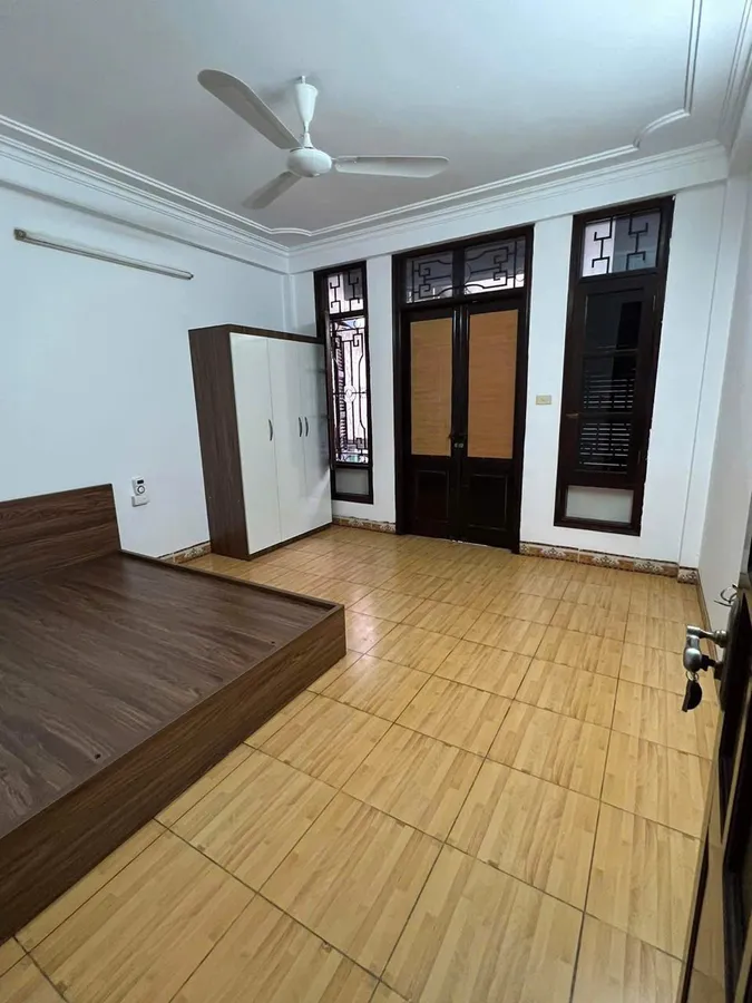 Bán Nhà Phố Nguyễn Chí Thanh 52m2 x 5 tầng MT 4m Ô Tô đỗ Cửa NGõ Thông 14.8 Tỷ Q. Đống Đa