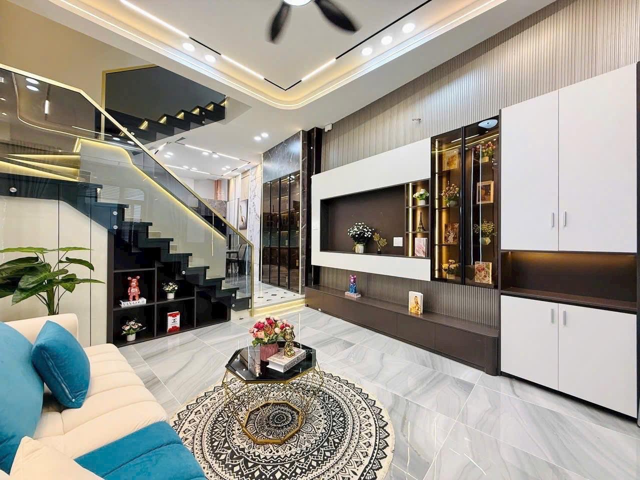 **Bán nhà căn góc 2MT Phạm Văn Hai, p3, Tân Bình (4,5x14) 4 tầng 7 tỷ