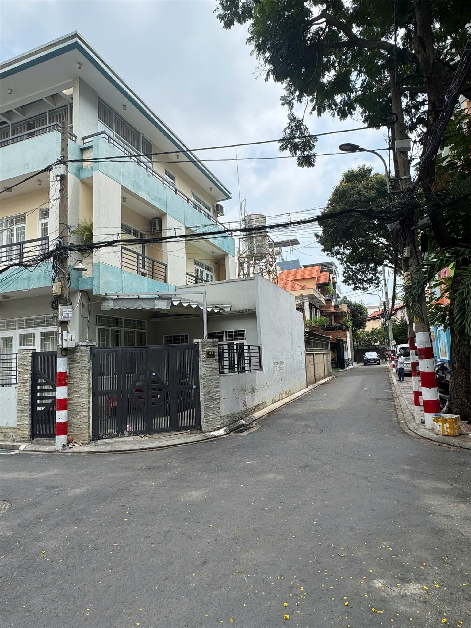 **Bán nhà hẻm 766 Cách Mạng Tháng 8** phường 7, Tân Bình (42m2)