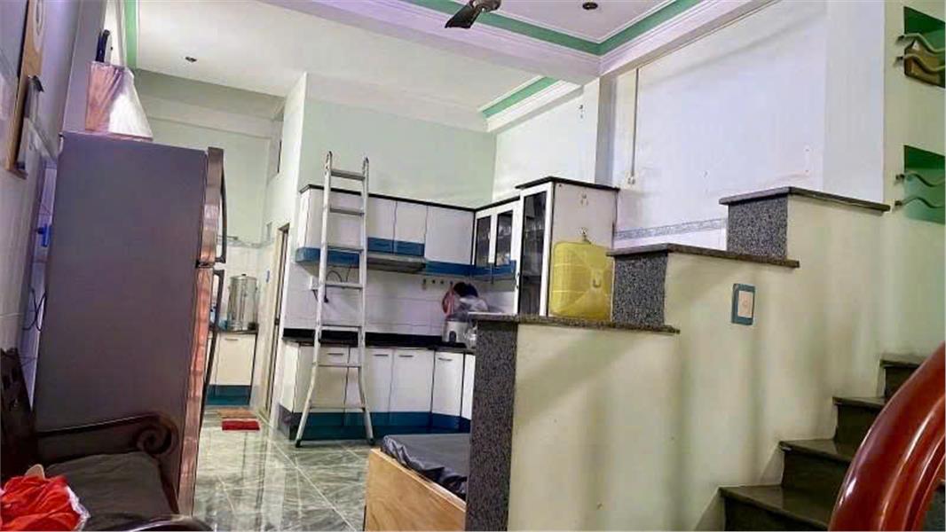 **Bán nhà 2 lầu HXH Lạc Long Quân** phường 9 Tân Bình; (4,5x13) 6,5 tỷ