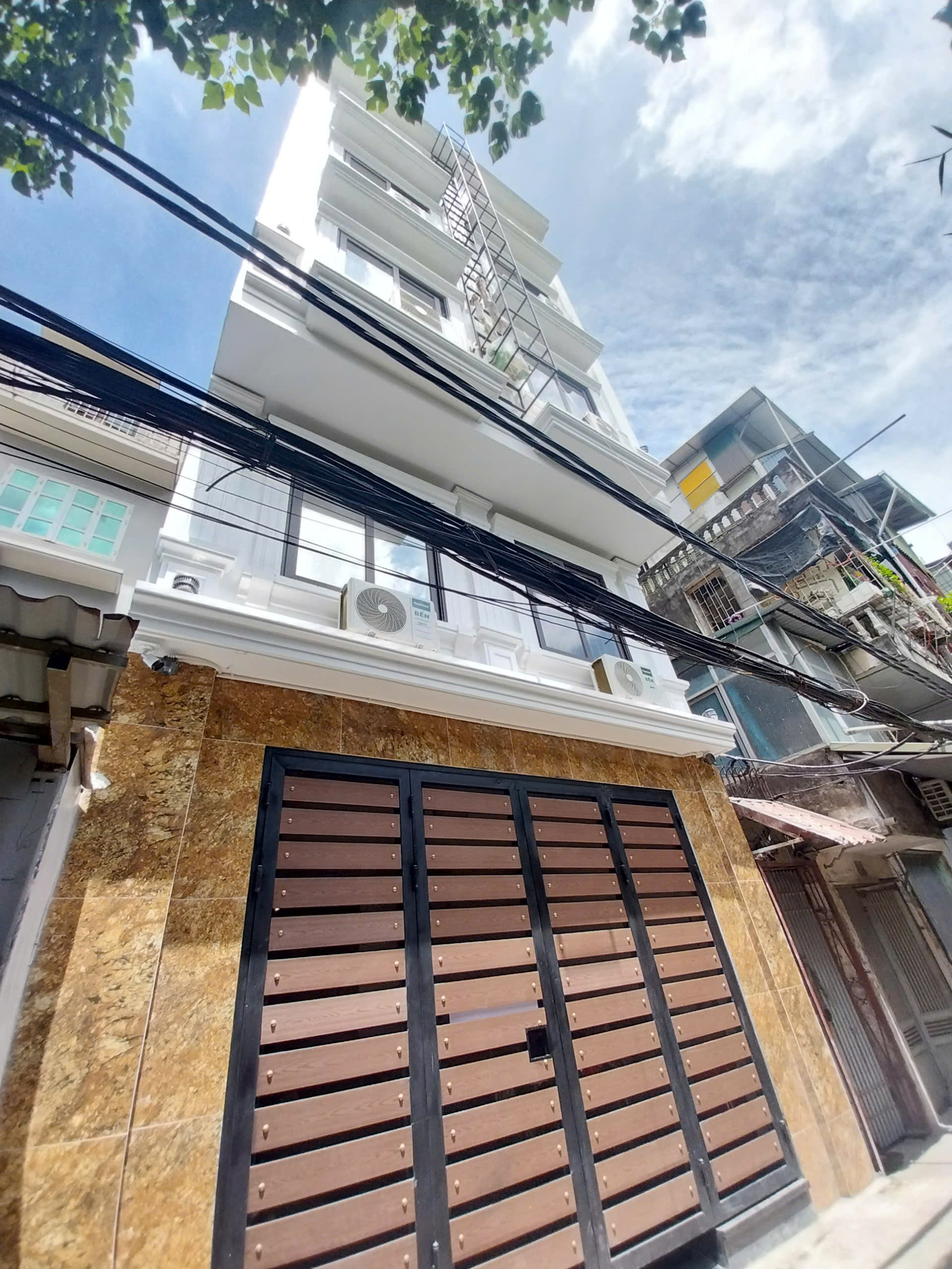 GẦN TIMES CITY Phố Minh Khai 57m 5 Tầng - Thang máy - Ớ Sướng . DT Ngon! Chỉ hơn 14 tỷ