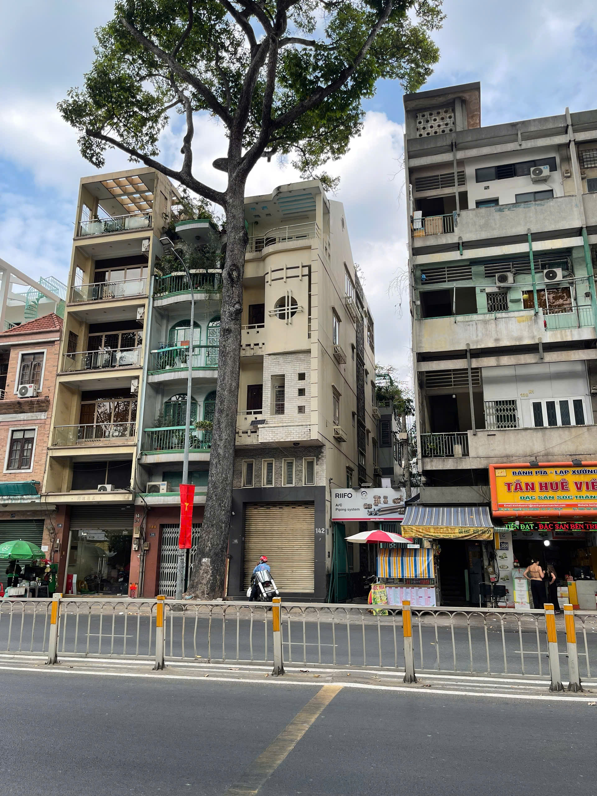 CHO THUÊ NHÀ GÓC 2 MẶT TIỀN – 142 NGUYỄN TRI PHƯƠNG, PHƯỜNG 9, QUẬN 5