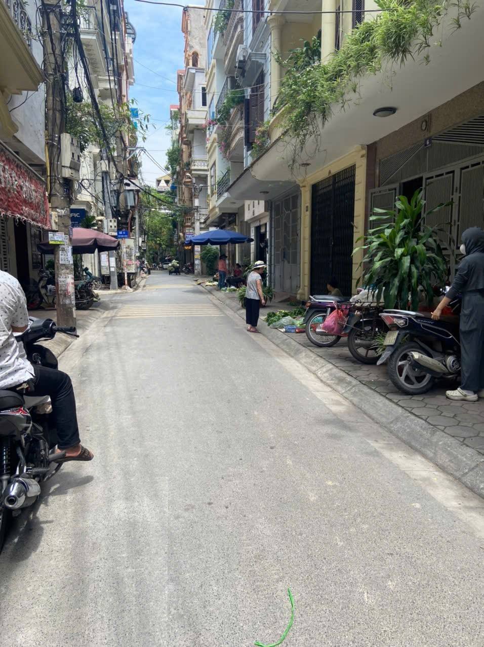 Cho thuê nhà ngõ ô tô tránh Phố Kim Đồng, 35m2 x 2.5 tầng, 2 ngủ, 2 vệ sinh, 6.5 Triệu