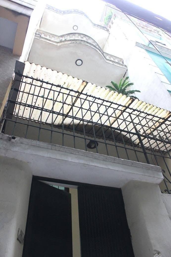 Cho thuê nhà Đường Láng 4 tầng, 35m2, 2 ngủ, vào được ngay, 9.5 Triệu