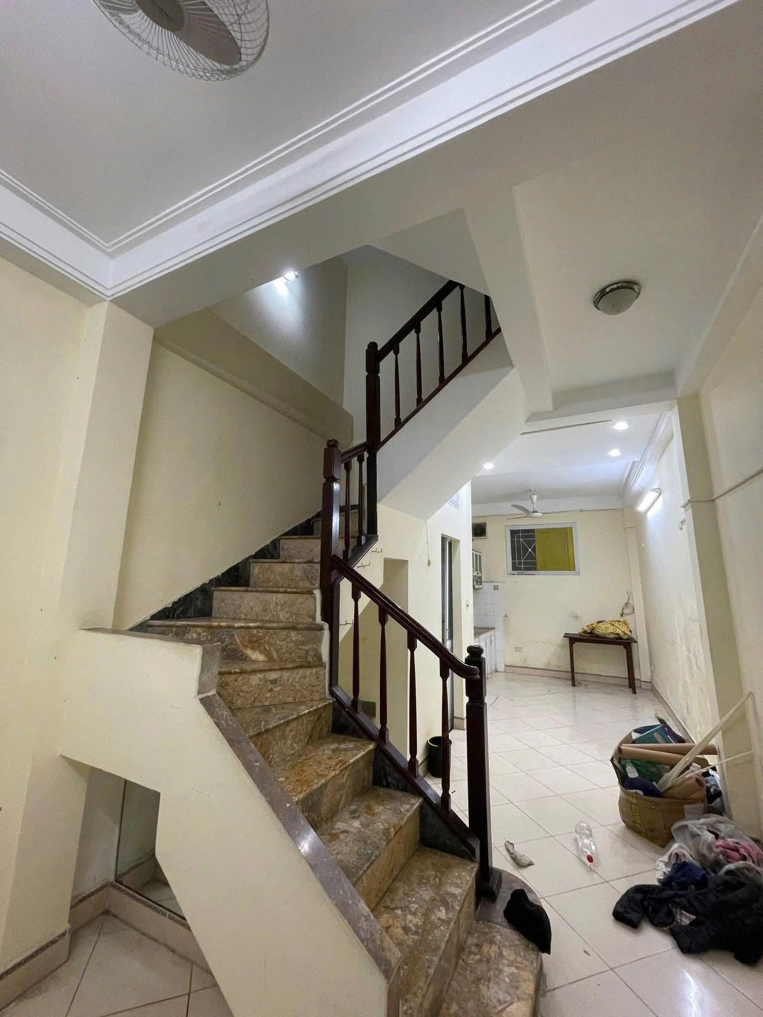 Cho thuê nhà nguyên căn ngõ 224 Lê Duẩn, 40m2 x 5 tầng, 5 ngủ, 12.5 Triệu