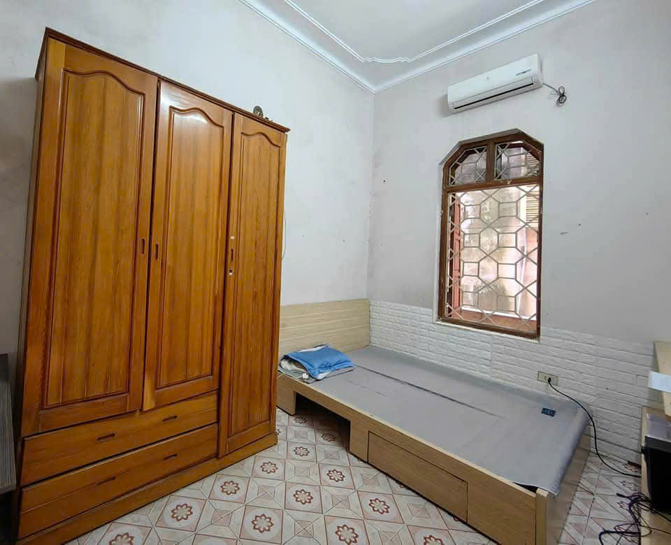 Cho thuê nhà ngõ Mai Hương 51m2 x 3 tầng, 3 ngủ, 3 WC KD online, ở gđ, nhóm ít ng, 10 Triệu