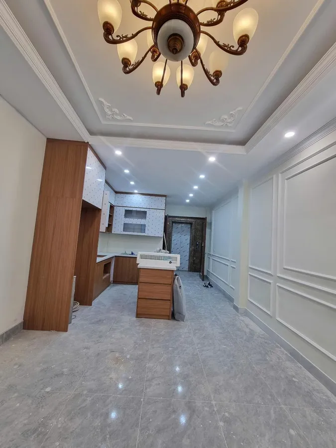 PHÂN LÔ CẦU GIẤY 6T THANG MÁY OTO ĐỖ CỬA