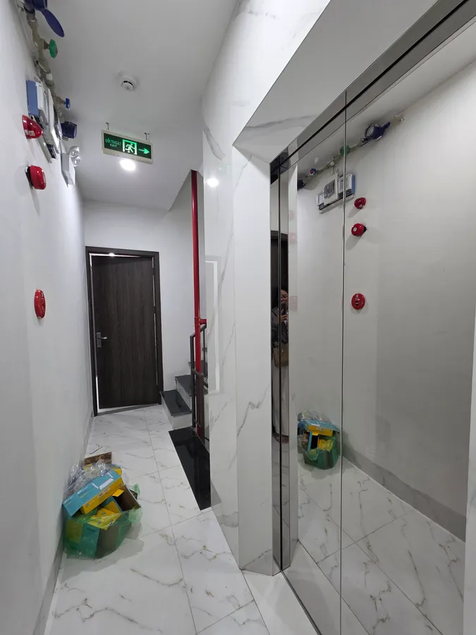 DÒNG TIỀN VIP CẦU GIẤY 6 TẦNG THANG MÁY 18 PHÒNG 2 THOÁNG