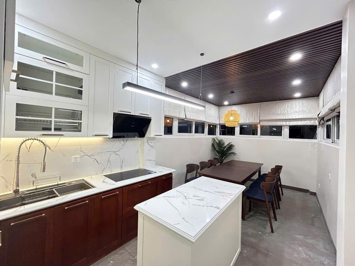 MP Hoa Bằng - Kinh Doanhi - Thang Máy - Gara Ô Tô DT 62m2 7 tầng MT 3.3m Giá 26.5 tỷ