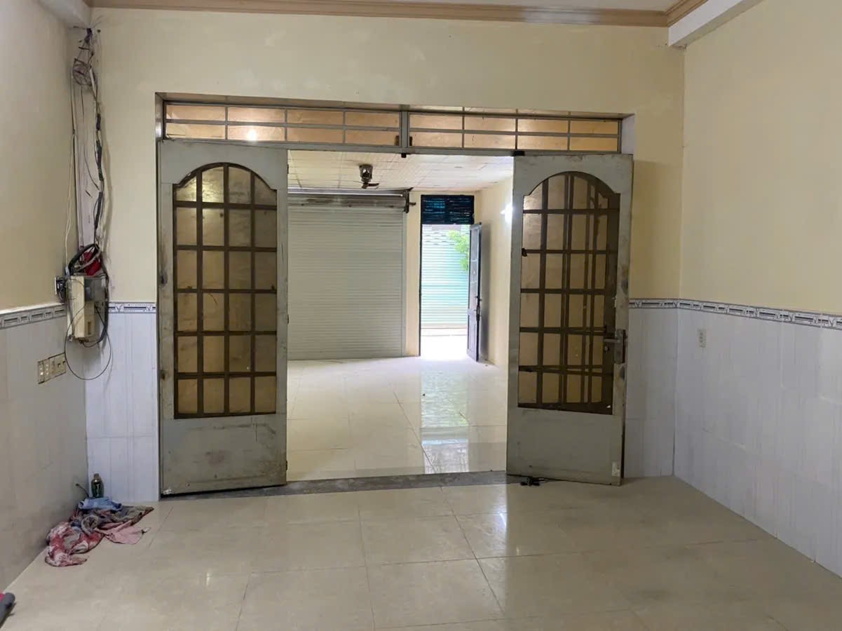 Bán Gấp Nhà 2 Tầng Mặt Phố – Dài 27m – Đường Rộng, Xe Hơi Vào Tận Nhà- Giá Yêu Thương