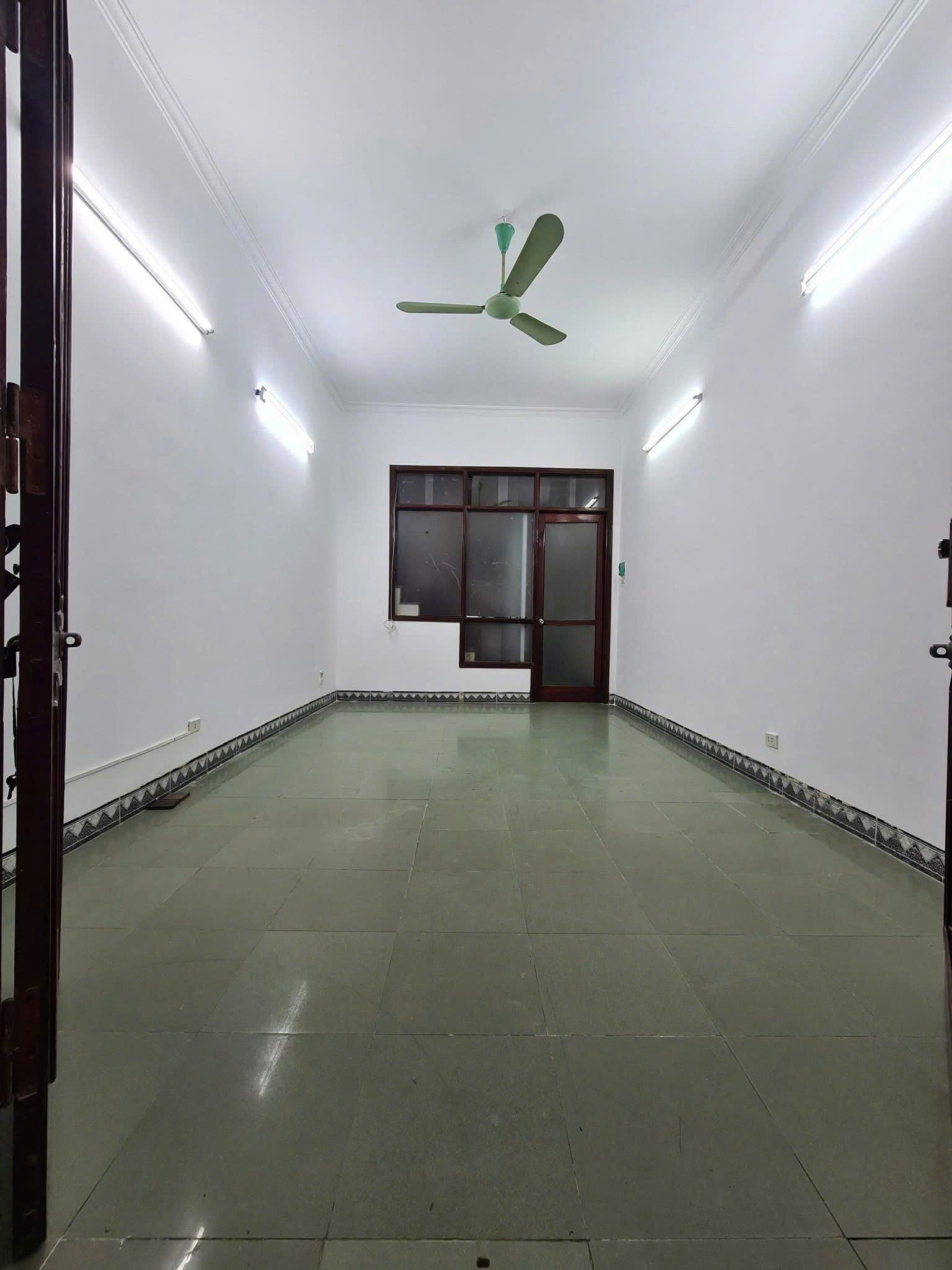 NGUYỄN XIỂN NGÕ THÔNG OTO TRÁNH - KINH DOANH 52m2 4 tầng mặt tiền 3.6m Giá 17.6 tỷ