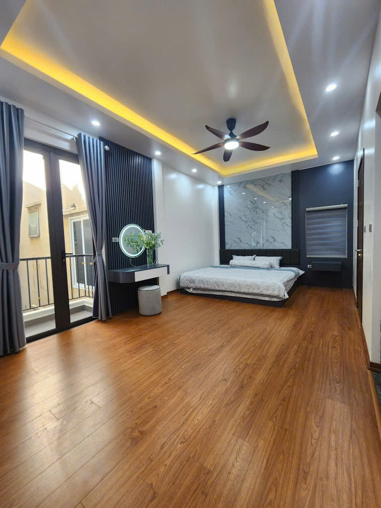 Bán nhà hòa bình 3 minh khai 5 tầng long lanh ô tô cách 30M hai bà trưng