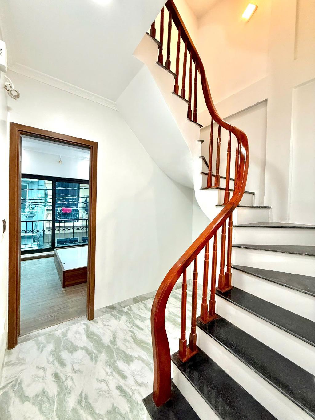 Bán nhà trương định 5 tầng thang máy long lanh ô tô hoàng mai