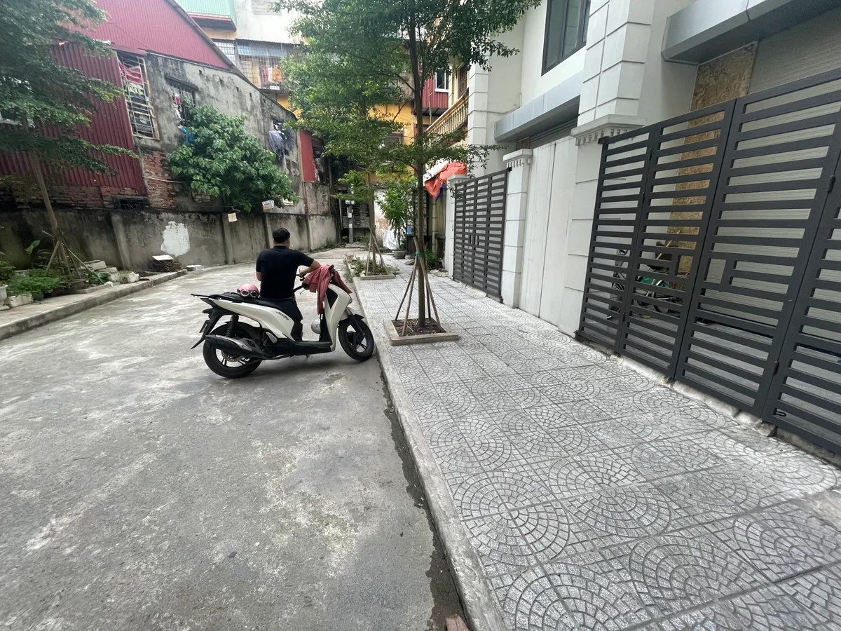 Bán Nhà Ngọc Khánh. Ba Đình. 5 Tầng Thang Máy. Ô Tô. Vỉa Hè. DT 85m2. MT 4,8m. Giá 25,9 Tỷ.