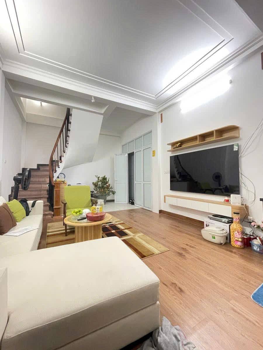 Bán nhà phố Bạch Mai, DT40m, 4T, vài bước ra phố giá nhỉnh 5 tỷ - LH 0943216686