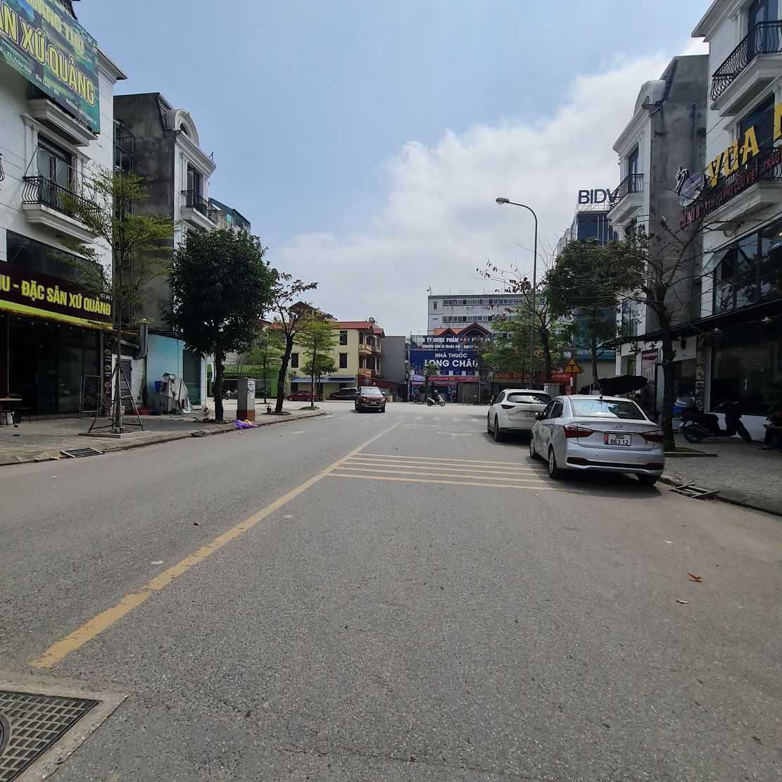 Ngay giữa trung tâm của trung tâm Trâu Quỳ có 56m2 đất ô tô siêu đẹp. Lh 0989894845