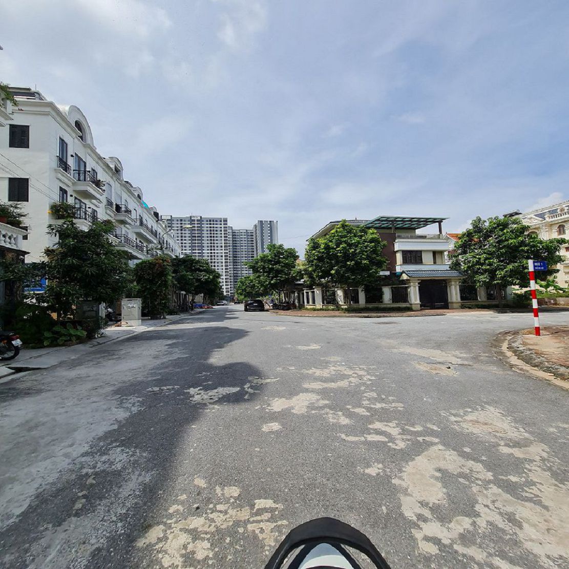 Bán Biệt Thự Đơn Lập Tặng 200m2 Đất Sổ Đỏ Tại Đa Tốn, Gia Lâm - GẤP LẮM RỒI! Lh 0989894845
