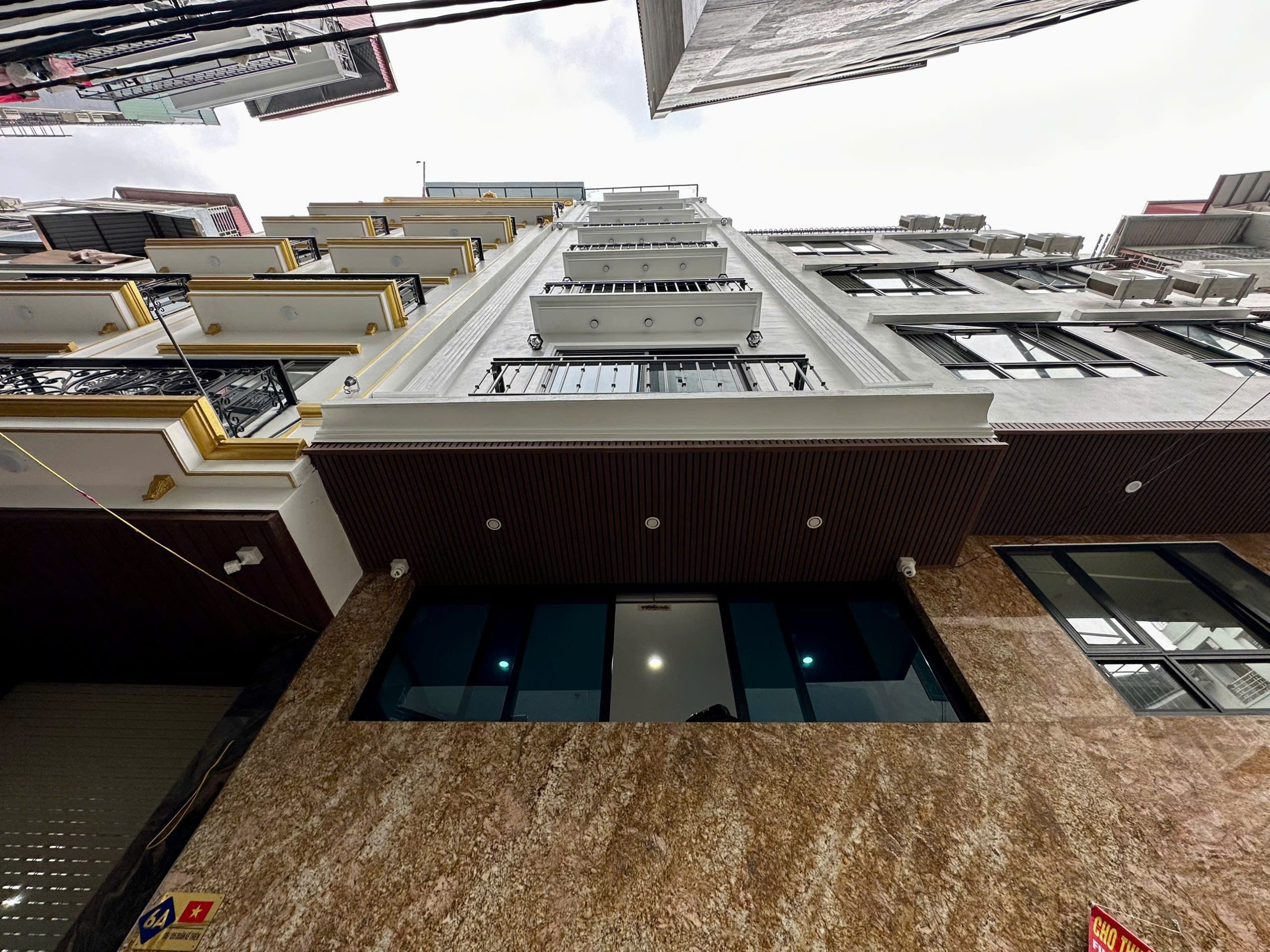 (Tin thật 100%) Tòa nhà 2 mặt tiền 70m2 x 9T tại Doãn Kế Thiện - Ô tô tránh - Dòng tiền 1,2 tỷ/năm