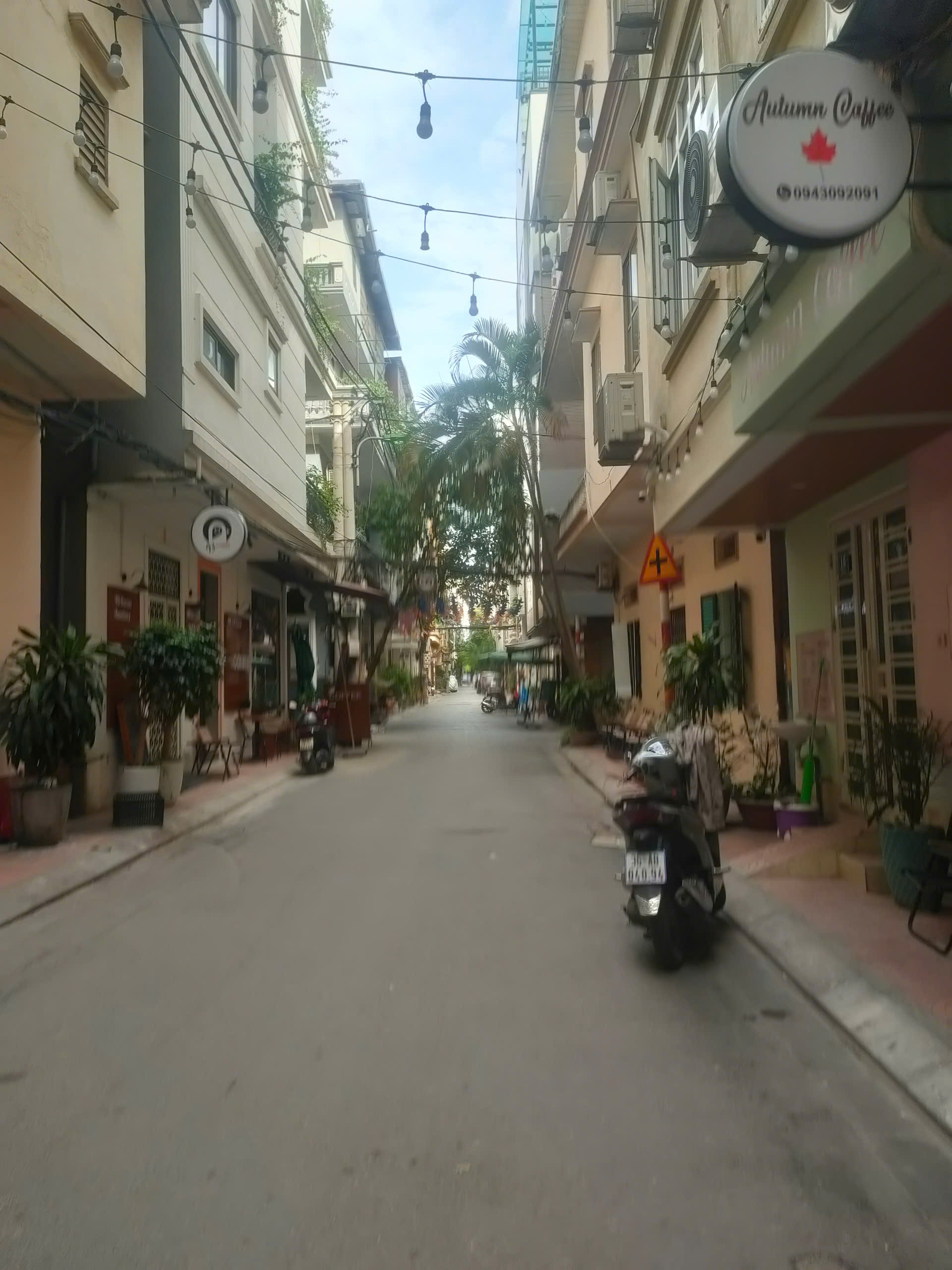 BÁN NHÀ XUÂN LA, PHÂN LÔ, ÔTÔ VÀO NHÀ, VỈA HÈ, 2 THOÁNG, 40M2 CHỈ 12 TỶ