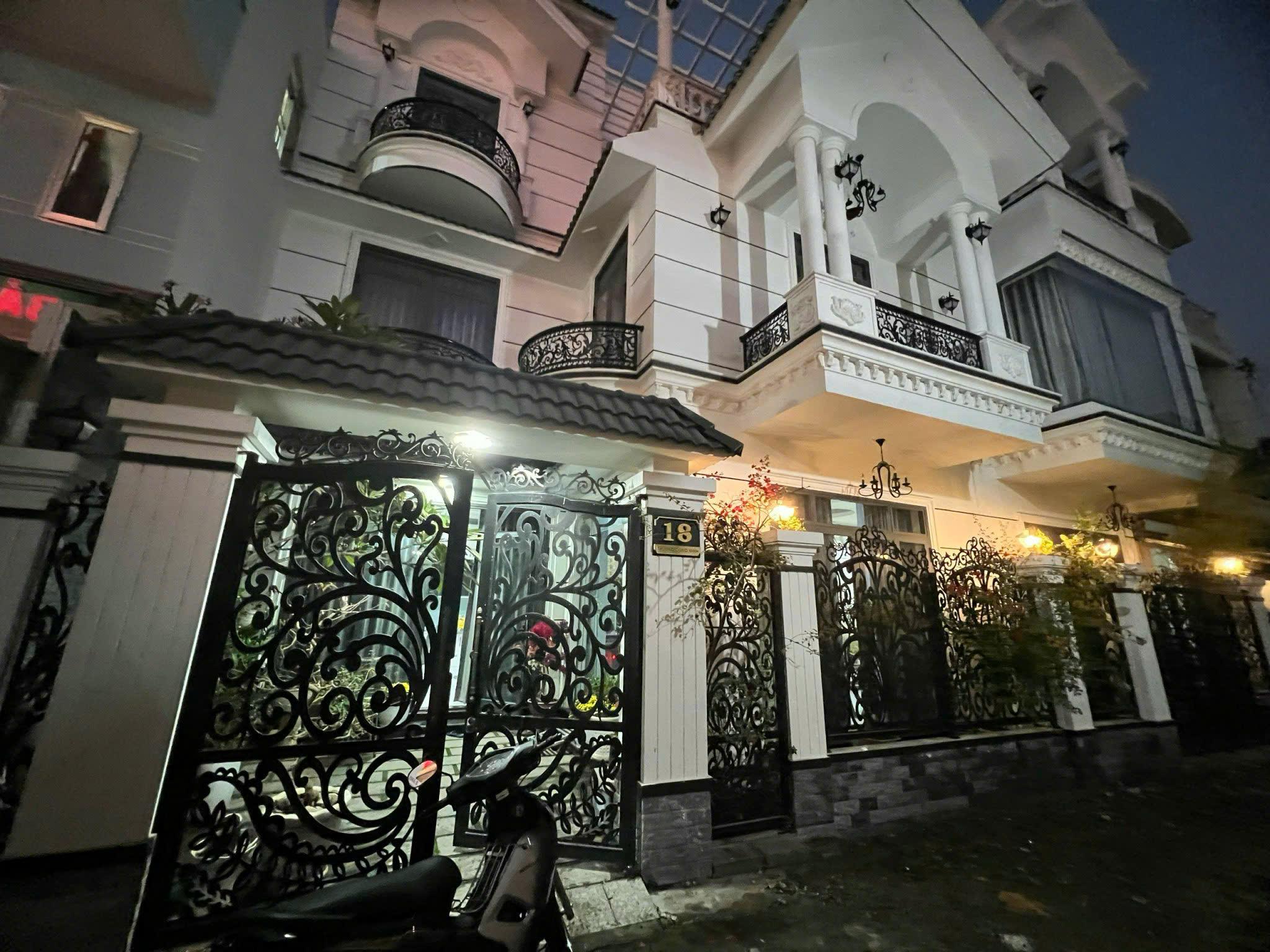 CĂN HỘ MẶT PHỐ TRƯƠNG CÔNG ĐỊNH - PHÚ TRINH, PHAN THIẾT: 100M2, 3 TẦNG, 3 PN, GIÁ 8.2 TỶ - SỔ HỒNG CHÍNH CHỦ