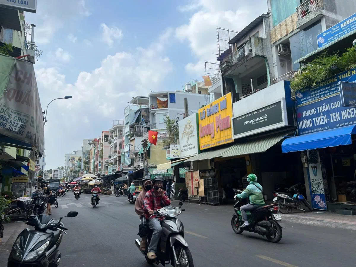 Bán nhà MT Nguyễn Duy Dương Q10-54m2-,2 tầng, 3.05//3.20x18m, nở hậu, đẹp, sổ riêng,12.3 tỷ tl