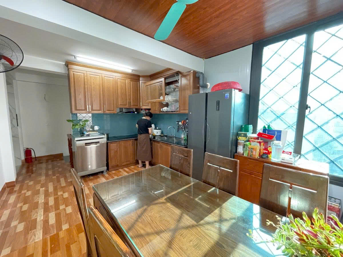 BÁN NHÀ HOÀNG ĐẠO THÀNH- Ô TÔ TẢI ĐỖ CỬA - THANG MÁY - NHÀ ĐẸP FULL NỘI THẤT 35m giá chỉnh 10 tỷ