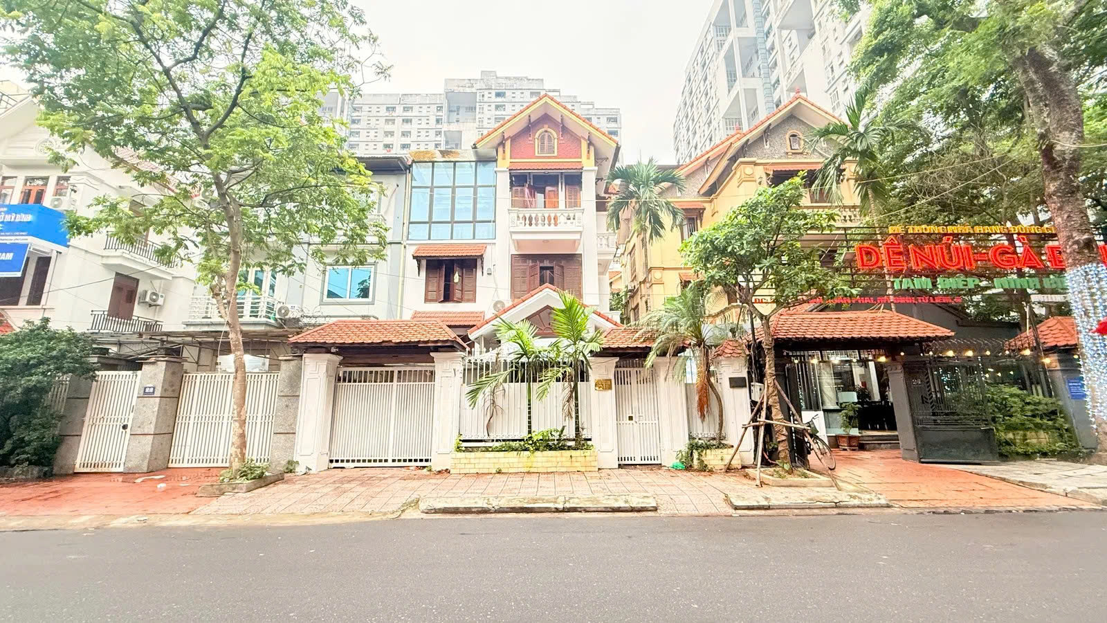 Bán Biệt thự KĐT Mỹ Đình 2 200 m2 x 4 tầng MT 10 K/D Ở Đẳng Cấp Phố Bùi XuânPhái 70 Tỷ