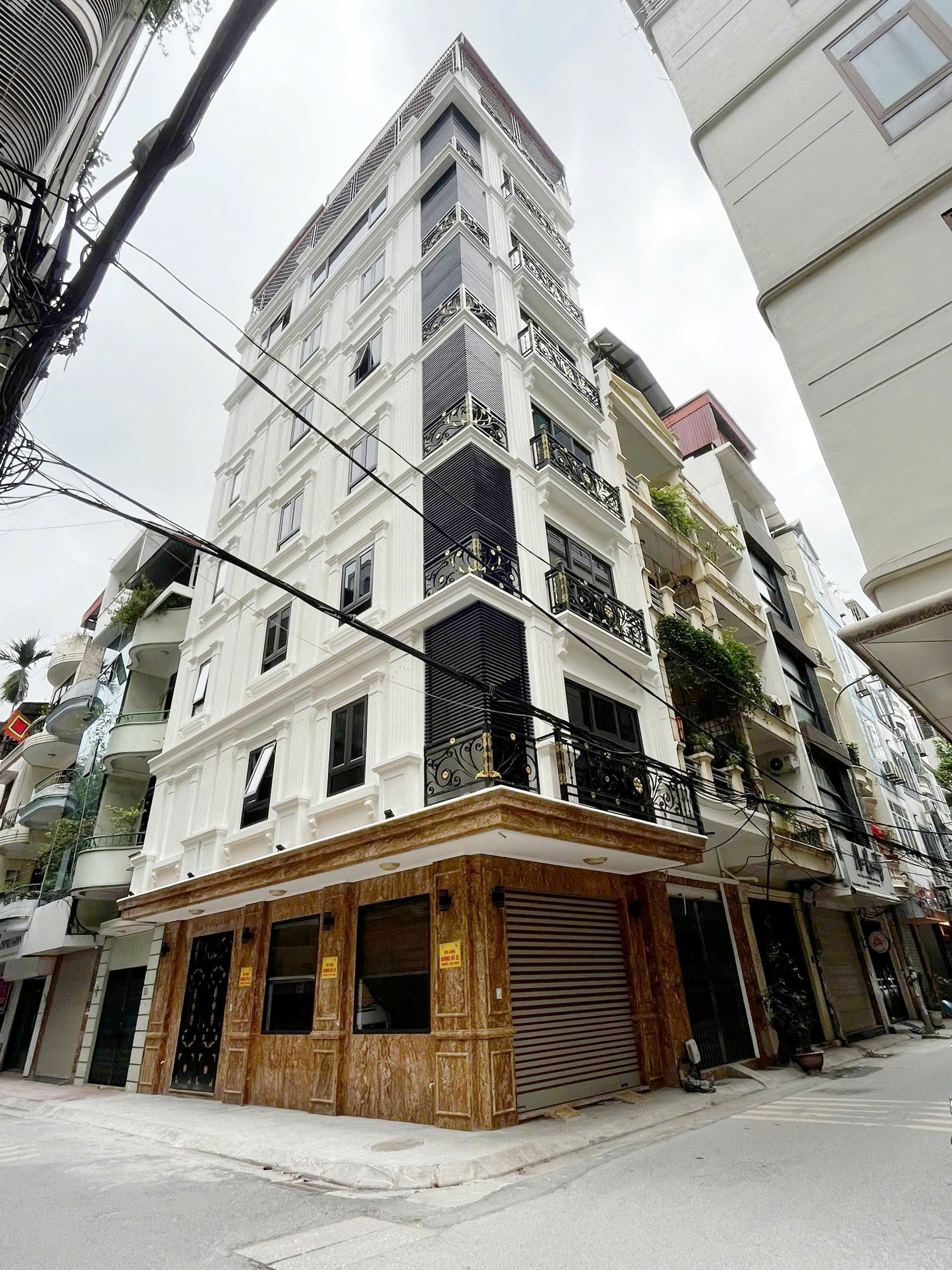 Bán nhà TT Ba Đình, 9 tầng thang máy, lô góc Kinh doanh, 60m MT cực rộng