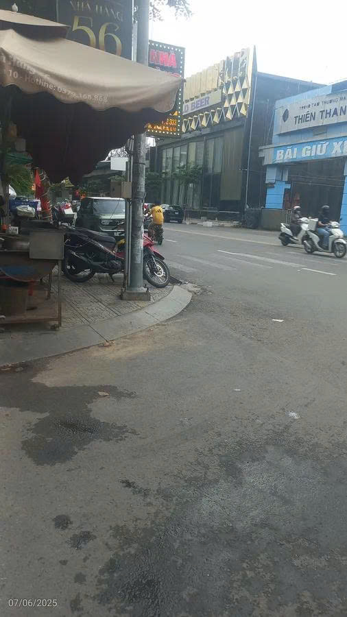 "Bán nhà cũ Tiện xây2 mặt hẻm ô tô- Đồng Nai Q10- 3 tầng- 53m2- 6x9m- Giá chỉ 14.2 tl
