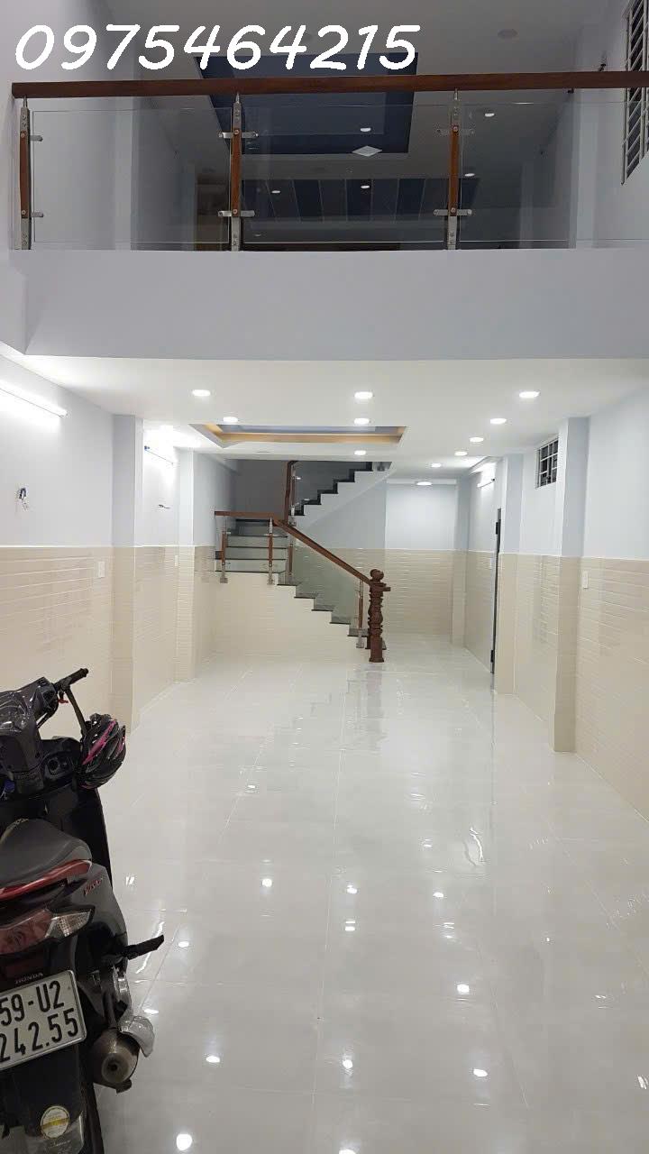 Bán nhà phố Tây Bùi Viện – trung tâm Quận 1, hợp đồng thuê cao, lợi nhuận ổn định
