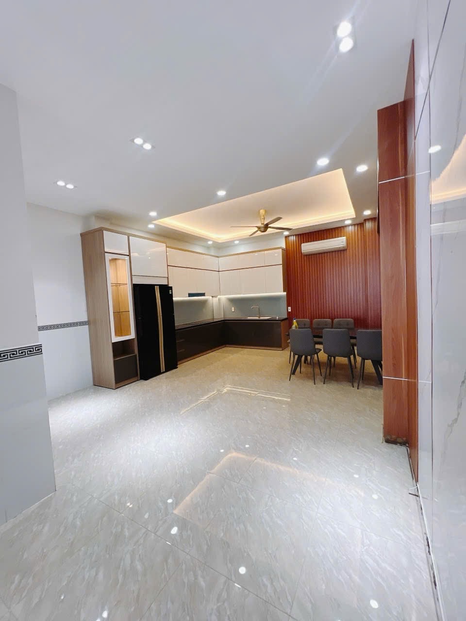 Biệt Thự Mini 4 Tầng – Có Chỗ Đậu Xe Hơi – DT 98m² – Giá Cực Tốt