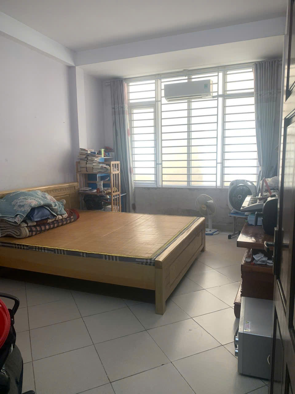 BÁN NHÀ 30m 5 TẦNG – NGÕ NÔNG – GẦN CHỢ BỒ ĐỀ, LONG BIÊN Giá 7ty oto KD