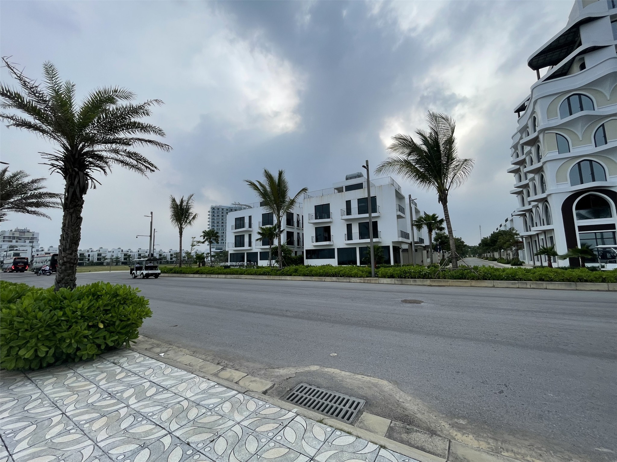 SHOPHOUSE MẶT BIỂN SẦM SƠN. SẴN SỔ LÂU DÀI. KHAI THÁC NGAY . LH: 0966 343 969