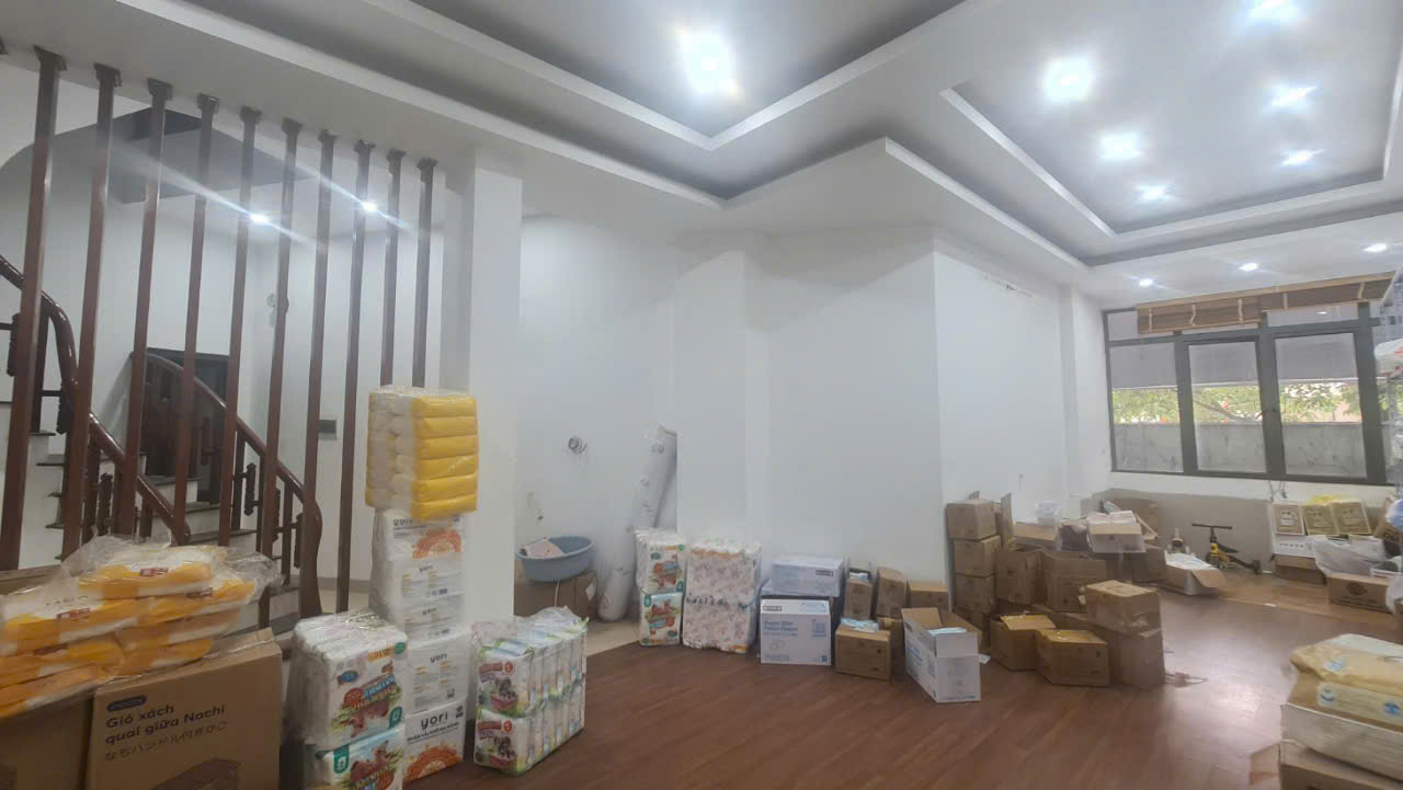 - Bán nhà Quang Trung 59m NHÀ MẶT PHỐ VỈA HÈ 10M, kinh doanh sầm uất giá 12 tỷ