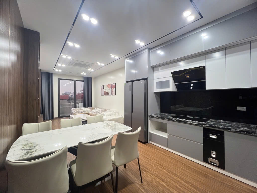 NHÀ MỚI KONG, 15m RA PHỐ #NGUYỄNVĂNCỪ - LONG BIÊN - Ô TÔ VÀO NHÀ - #THANGMÁY - CHÀO 9,x TỶ